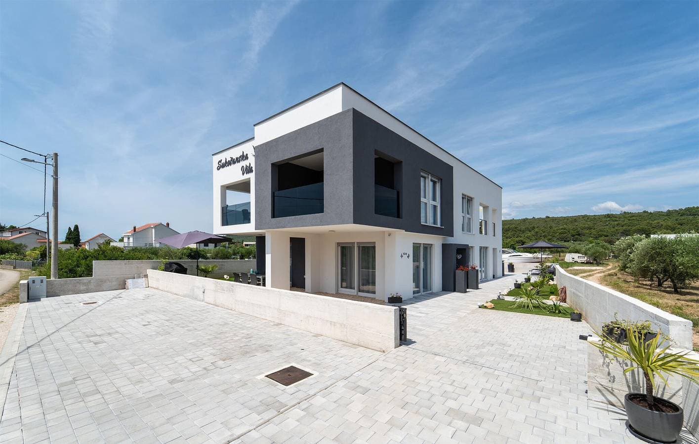 Gemütliche Ferienwohnung mit Pool, WLAN und Parkplatz, 1 km vom Strand Dječji Raj entfernt 1