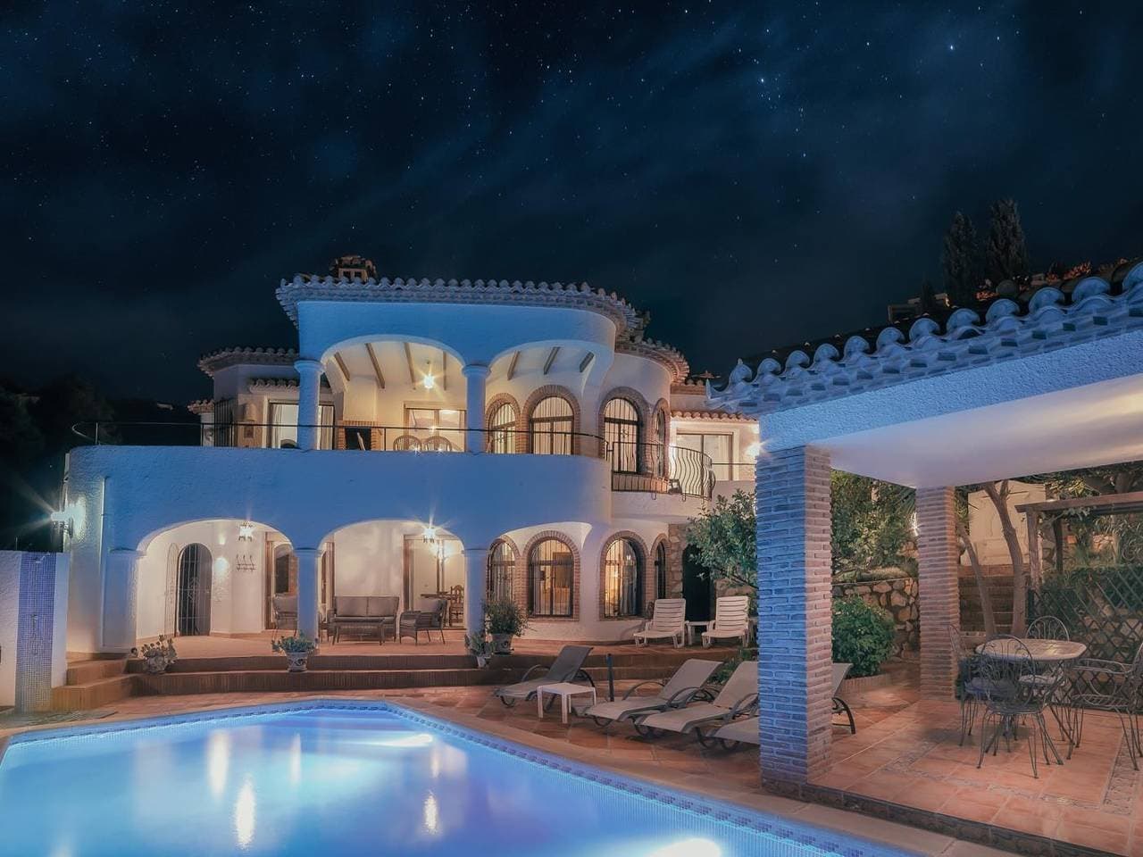 Andalusische Villa mit privatem Pool und Meerblick 1