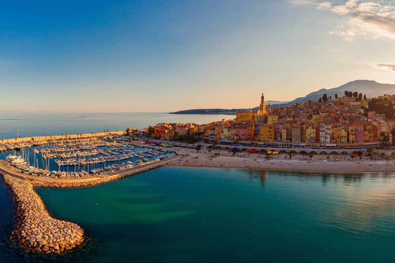 Foto 13 von 15: Open View In Center Menton