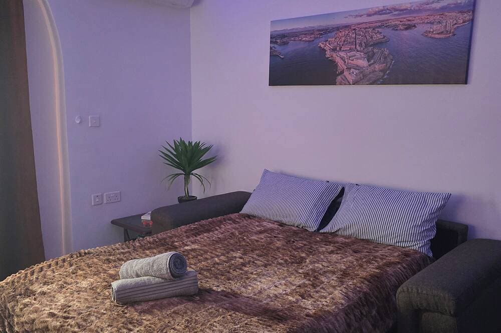 22 Groundfloor Studio Apartment 1