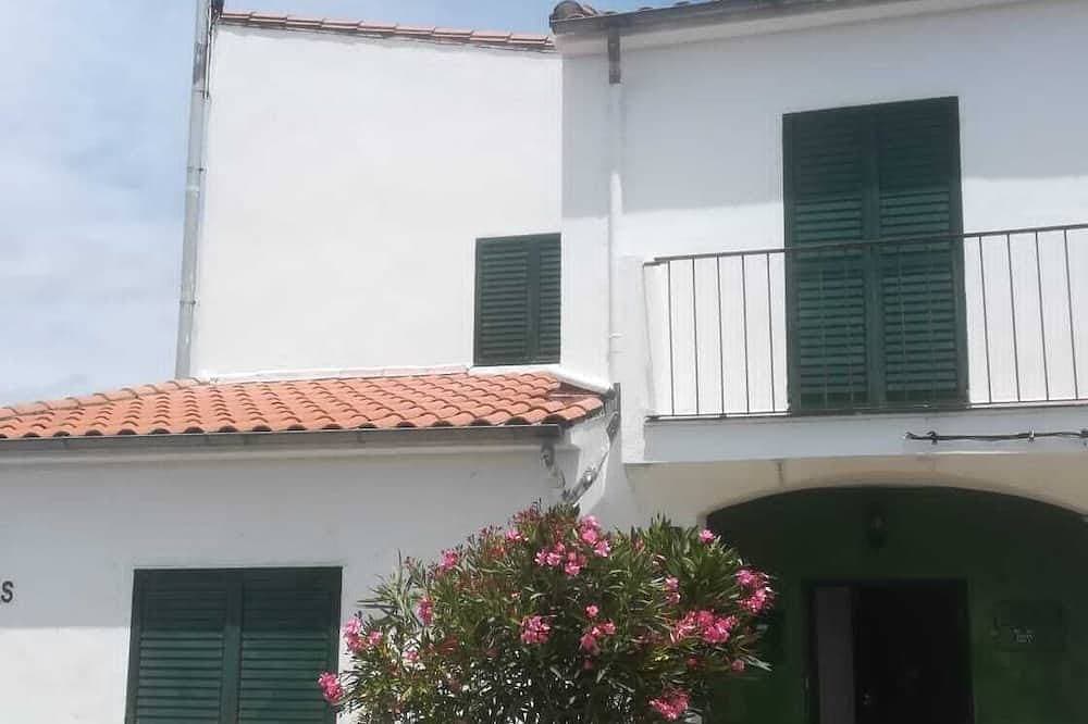 Quaint 3-bedroom cottage in Sanjuanejo 1