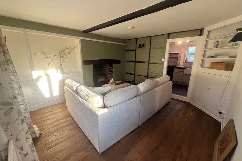 Charming 2-bedroom cottage in the heart of Wye 1