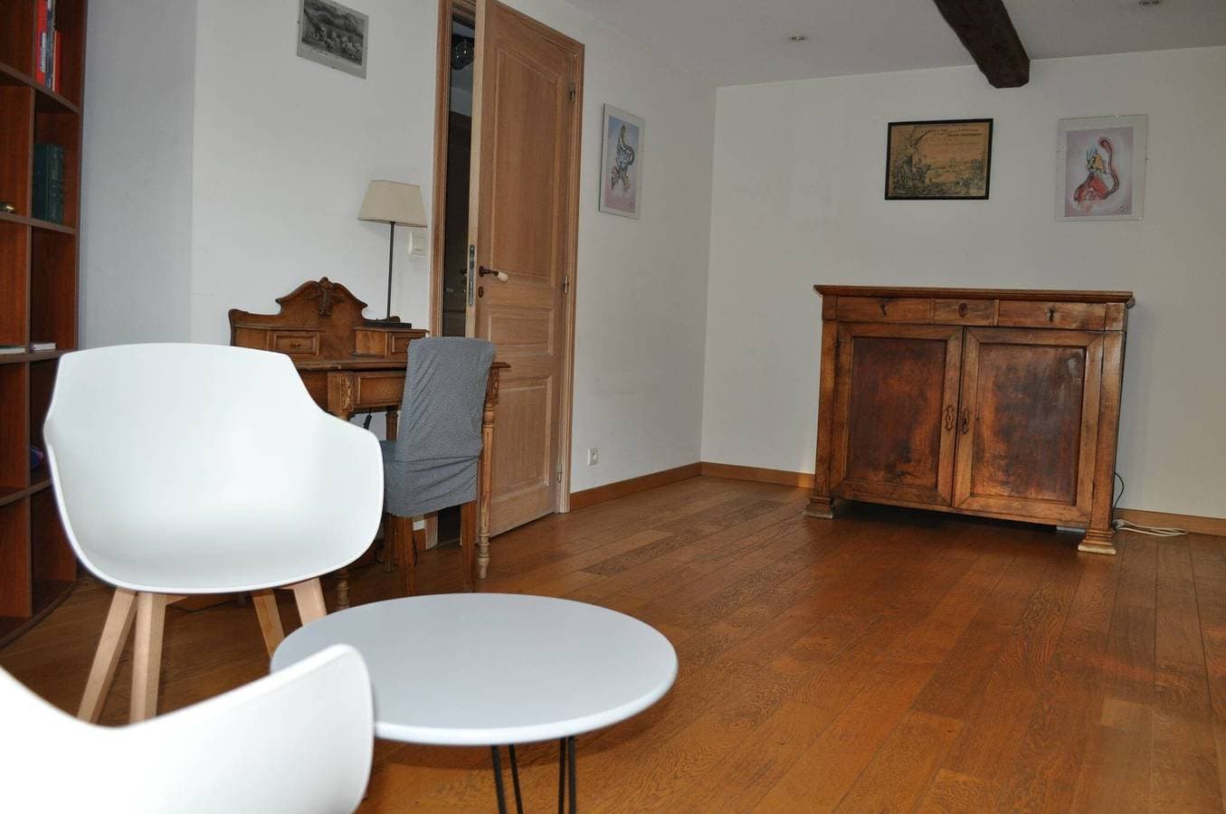 Foto 8 von 12: Gästezimmer L'Argentier – Beheiztes Hallenbad & Charaktervolles Haus