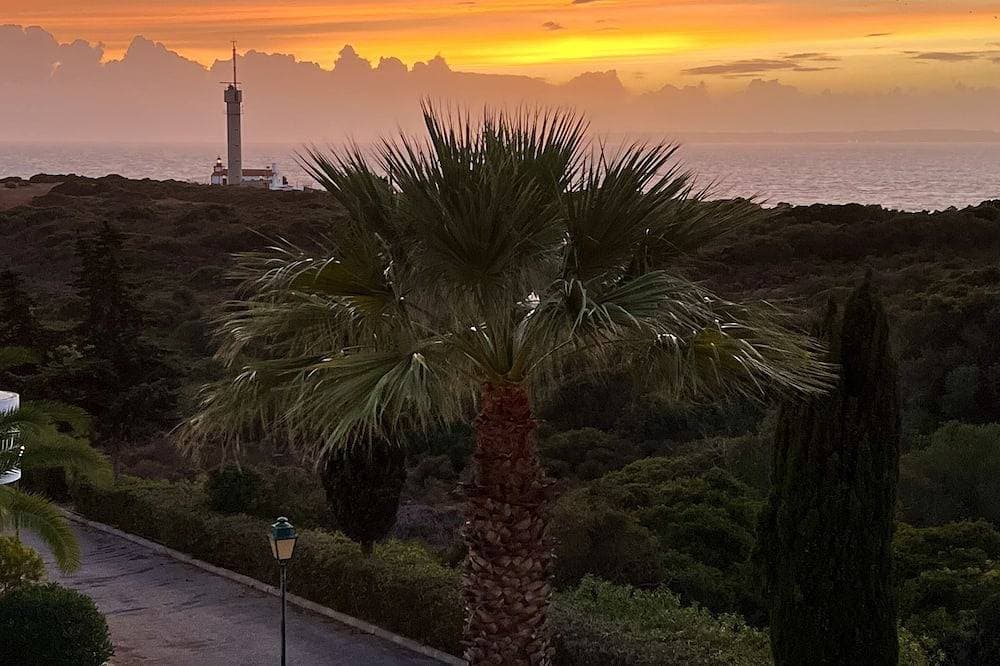 Foto 12 von 22: Ferragudo, Traum Lage, Apartement mit Meerblick und viel Platz, 100 qm² Terrasse