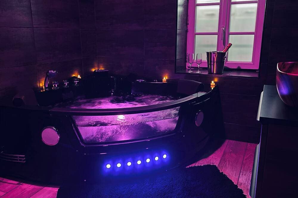 Foto 9 von 10: Love Room Le Chalet / Jacuzzi / Sauna