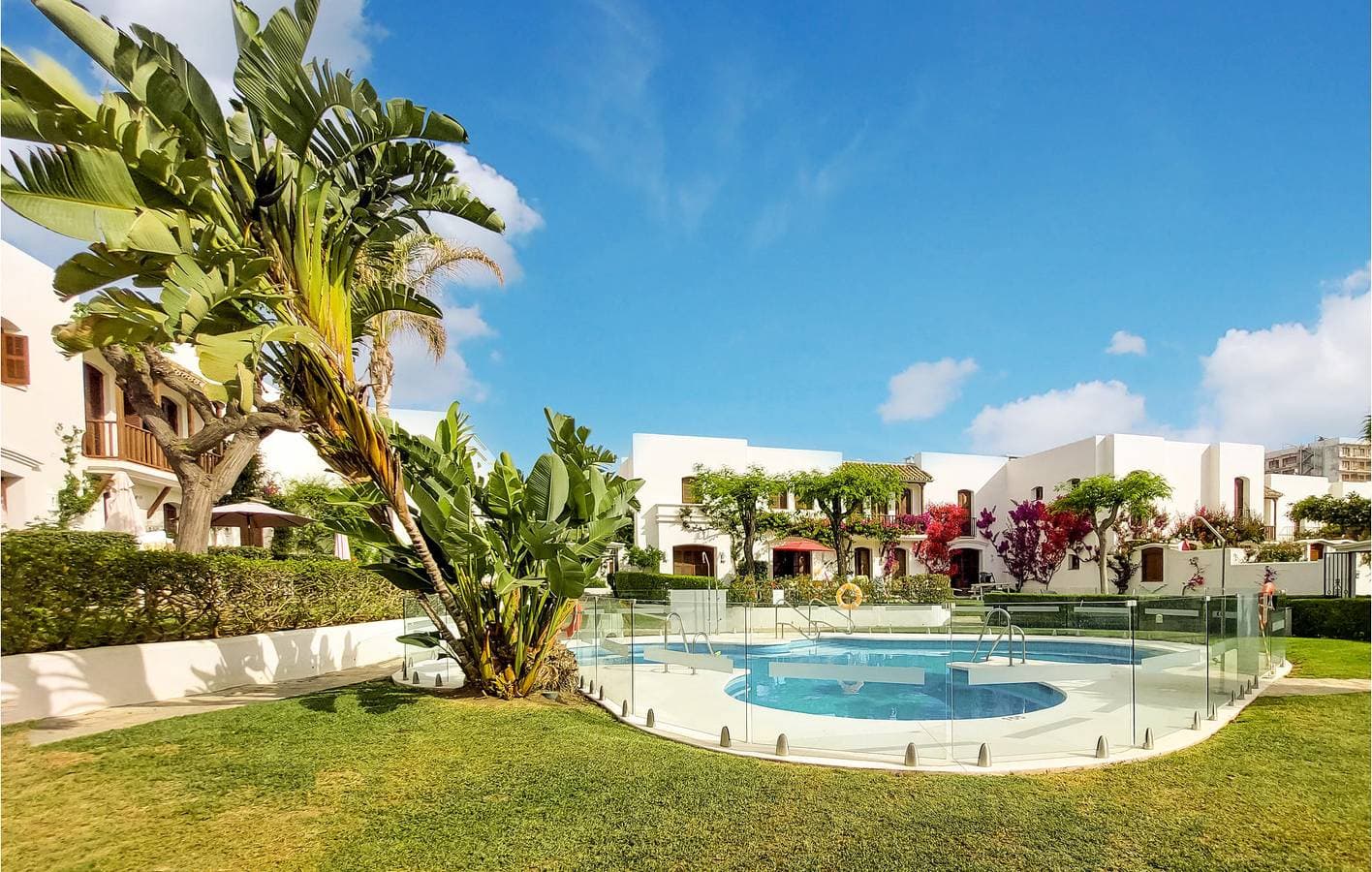 Appartement am Strand mit Klimaanlage, Parkplatz, Terrasse und Pool 1
