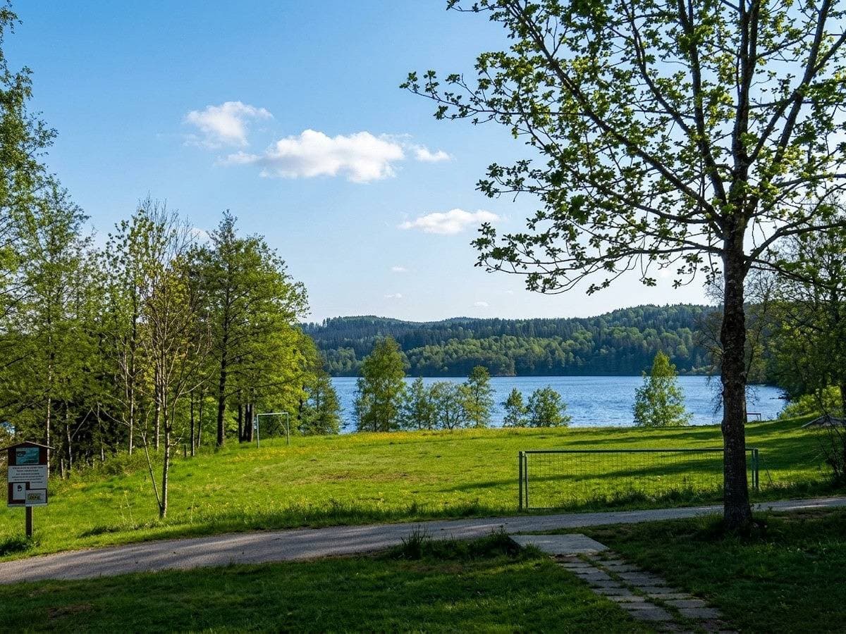 Foto 2 von 11: Gemütlich rustikales Ferienhaus mit Seeblick