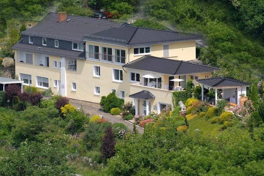 Villa Schaumburg - Boutique Hotel direkt neben der Schaumburg 1