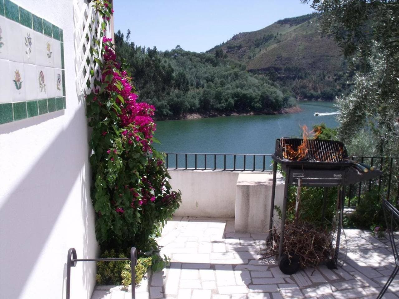 Riverside House 1