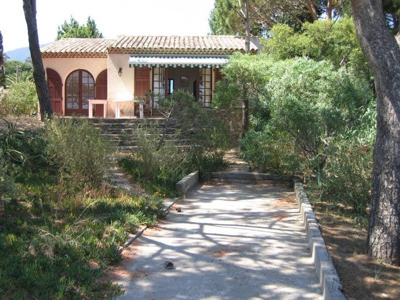 Foto 4 von 18: Klimatisierte Villa mit 2 Schlafzimmern, Meerblick und Parkplatz in Cavalaire-sur-Mer