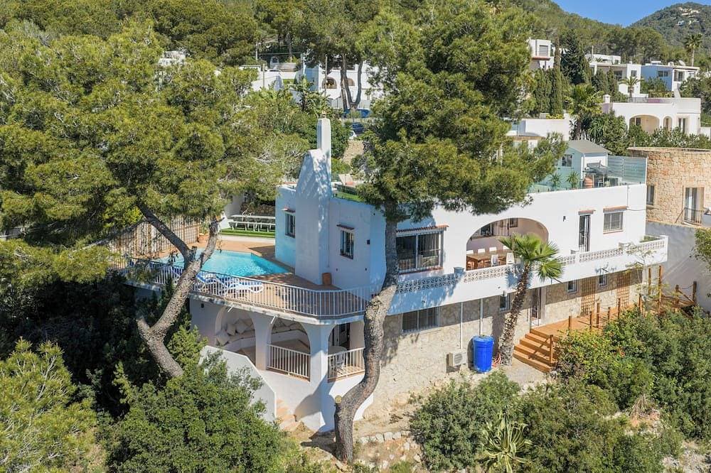 Entire Luxury Villa with breathtaking views 1