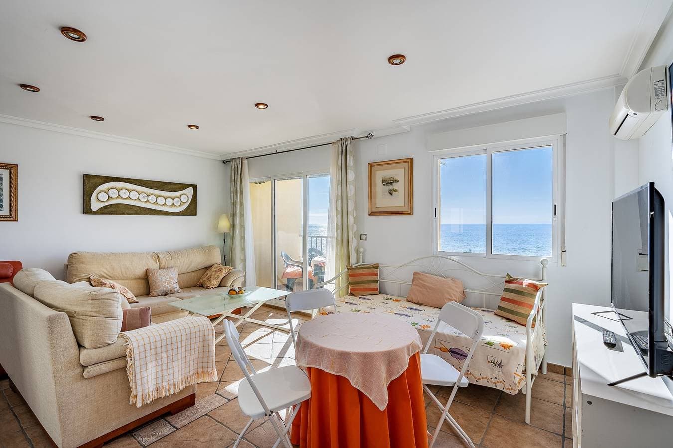 Foto 8 von 35: Ferienwohnung 'Bonito Apartamento Frente Al Mar' mit Meerblick, WLAN und Klimaanlage
