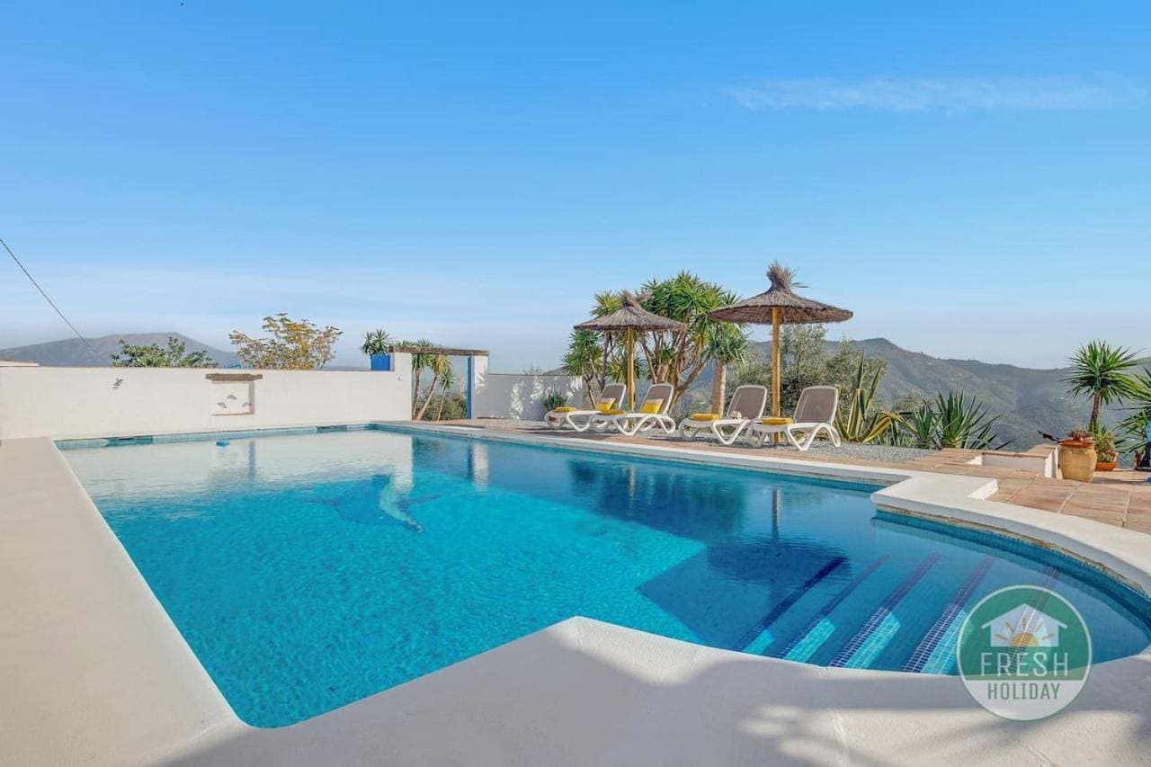 Rustic 3BR Villa with Large Pool & Views 1