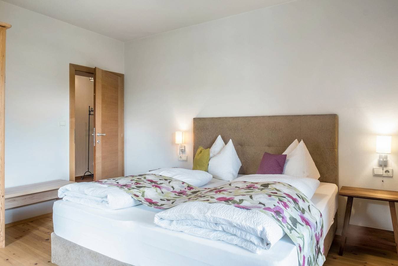 Foto 7 von 41: Ferienwohnung "Schlosshof Rotkäppchen" mit Bergblick, Privatem Garten und WLAN