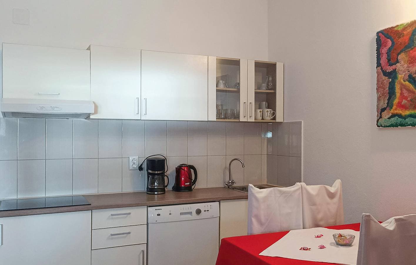 Foto 11 von 22: Apartment am Meer mit Terrasse, WLAN und Parkplatz in der Nähe von Novigradsko Mehr
