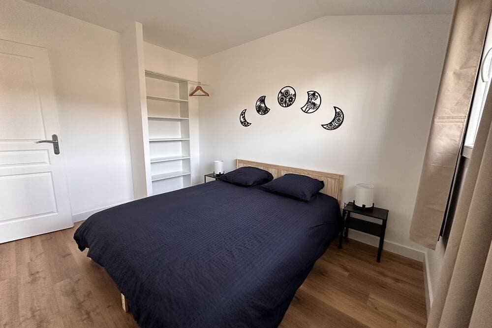 Foto 4 von 30: Apartment-L'Observatoire-Apartment-Ensuite mit Dusche-Bergblick