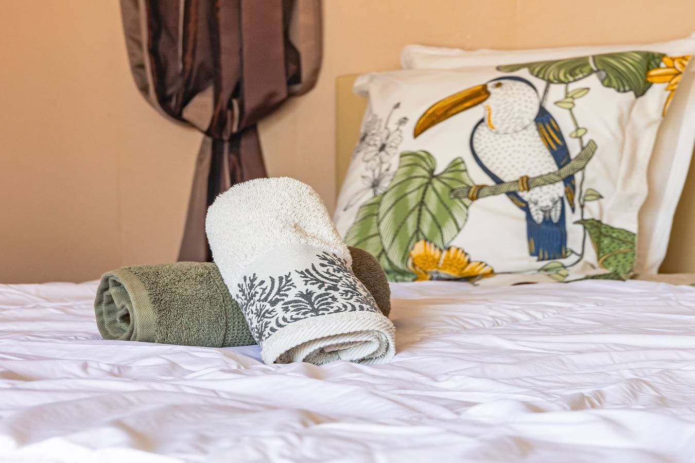 Foto 12 von 22: Gästezimmer „Bali“ mit Gemeinschaftspool, WLAN und Klimaanlage