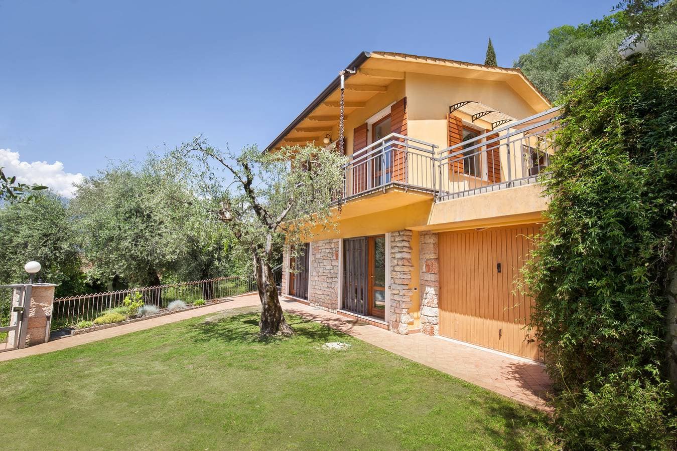 Foto 11 von 28: Villa Carducci with lake view