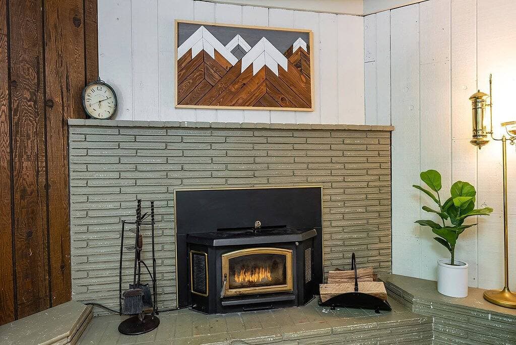 Foto 6 von 49: The Sparrow’s Nest ~ Cozy Charm + Fire Pit Fun