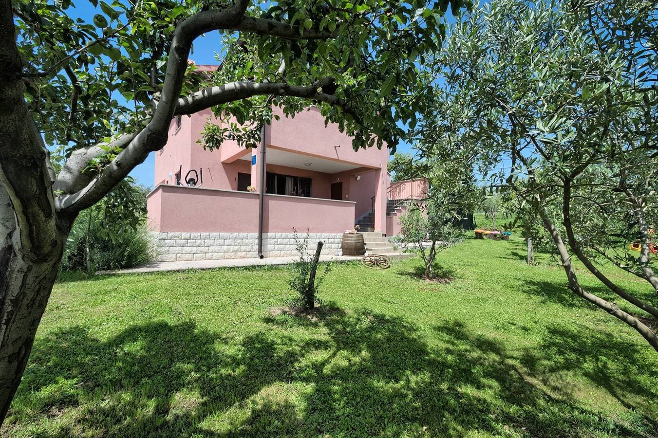 Foto 5 von 45: Ferienhaus mit drei Schlafzimmern neben Kiesstränd