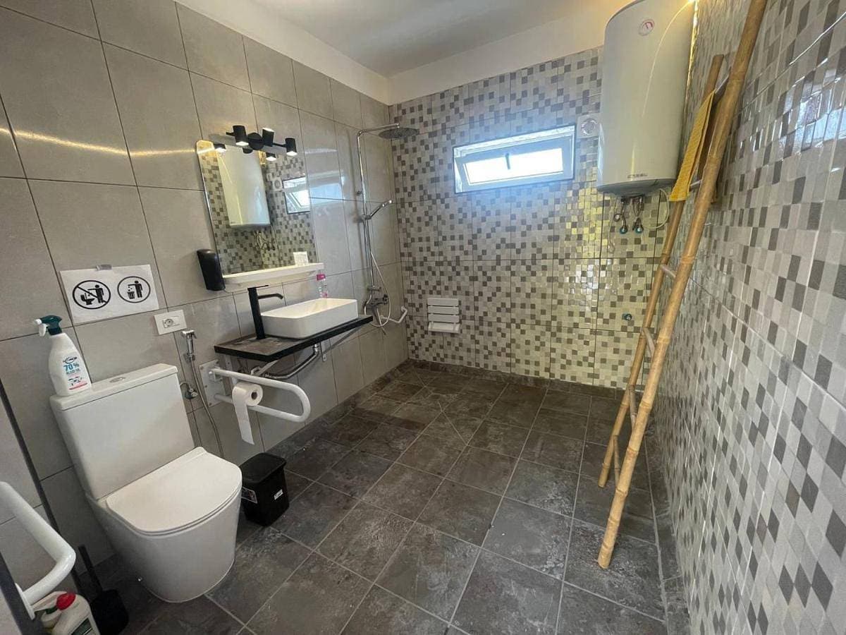 Foto 5 von 15: Double Room with Shared Bathroom