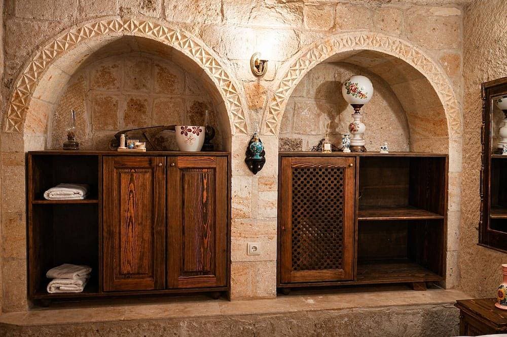Historic Cave Home Facing Majestic Ortahisar Castle 1