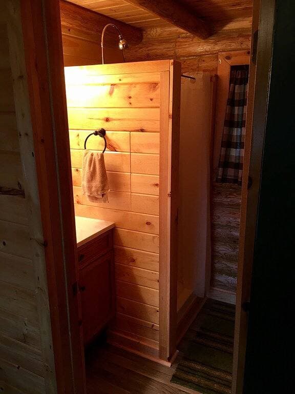 Foto 8 von 18: Blockhausvermietung!  Ruhig, friedlich und privat am See!  Hundefreundlich!