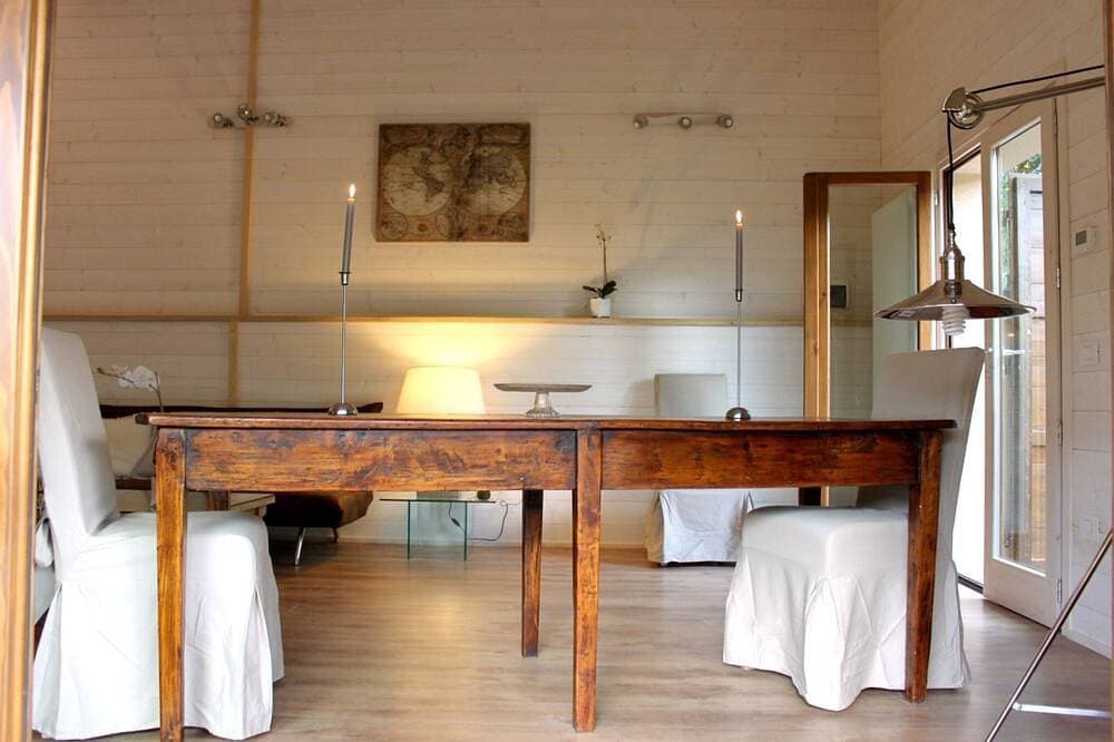 Foto 11 von 23: Wunderschöne Loft mit hohen Decken, Holzinterieur und Panoramaterrasse, Pool