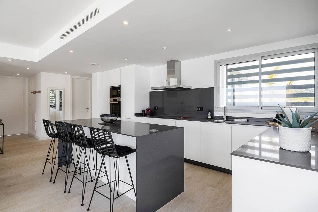 Foto 11 von 60: Stylish 3-Bed Apartment | Alcazaba Lagoon 1514