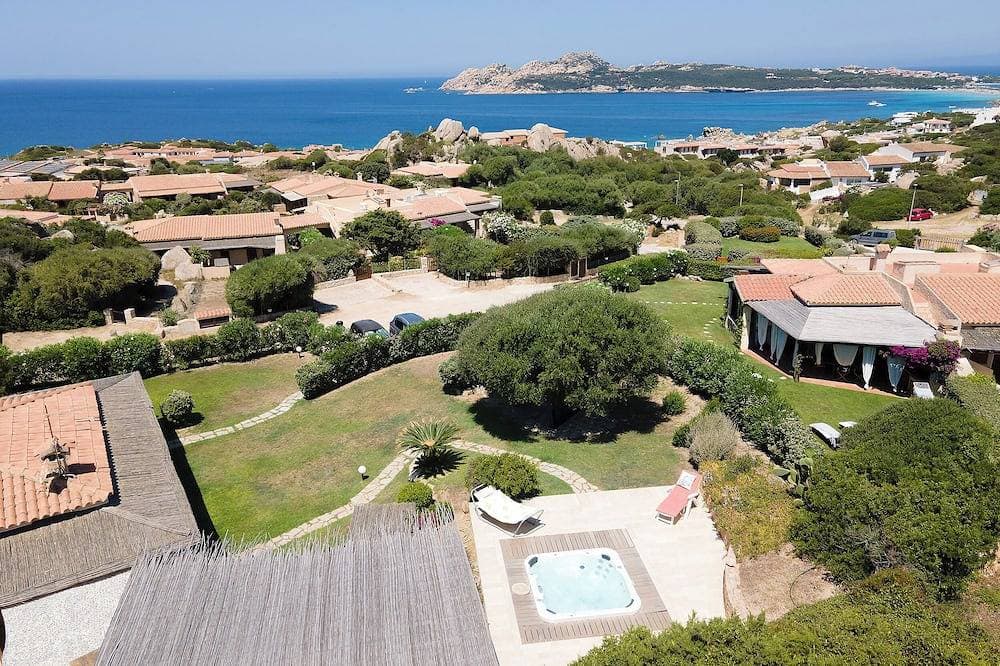Bay 141: Villa with Jacuzzi and sunset 1