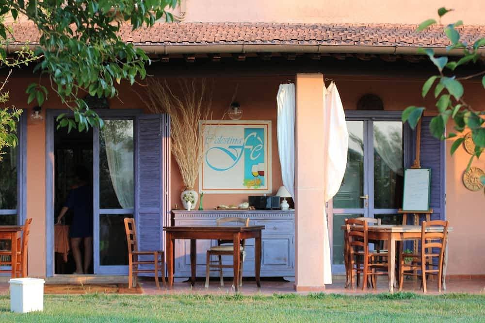 Agritourism among the green hills of Maremma 1