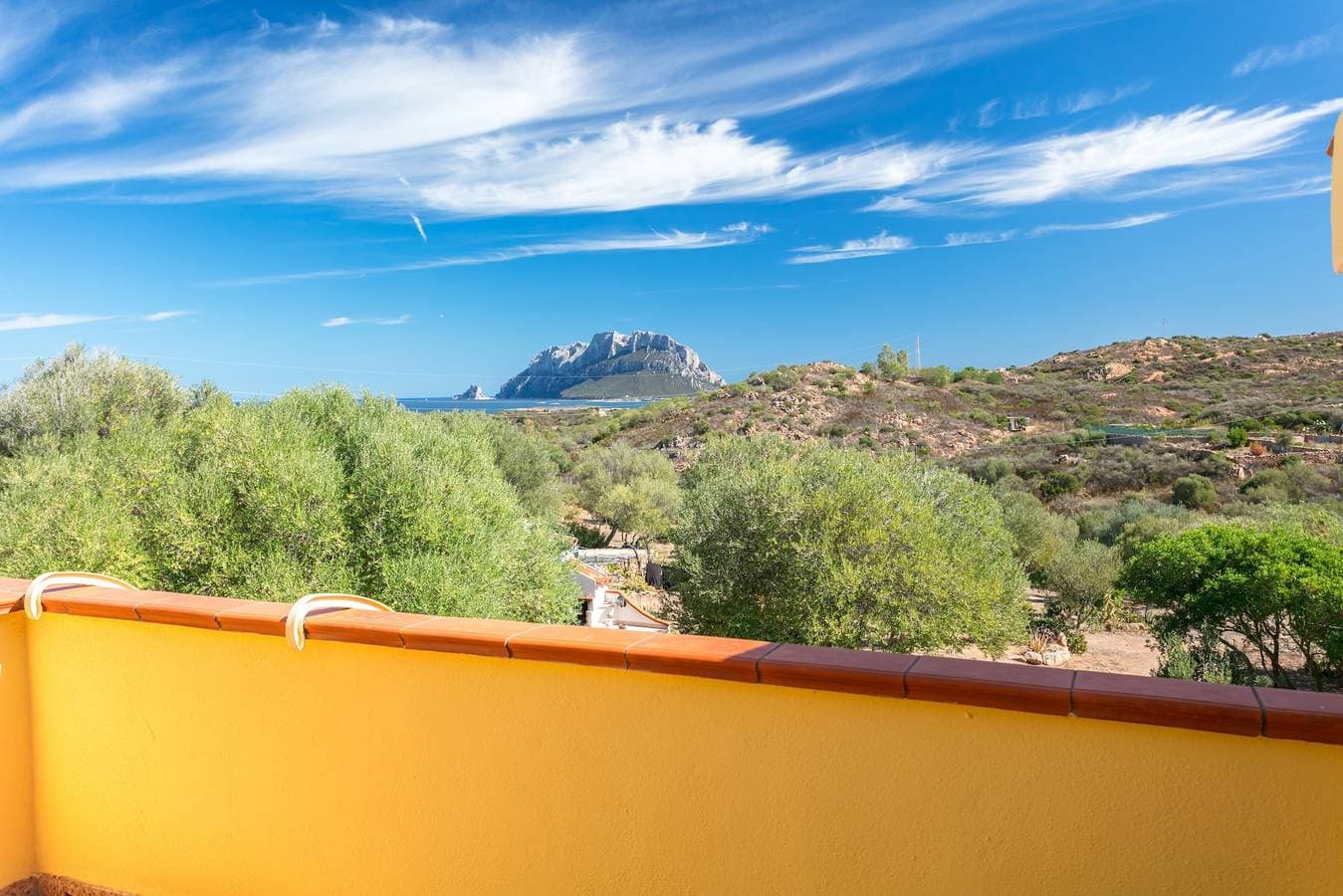 Foto 2 von 23: Ferienwohnung "Casa Marianna" mit Blick auf das Meer und die Berge, Balkon
