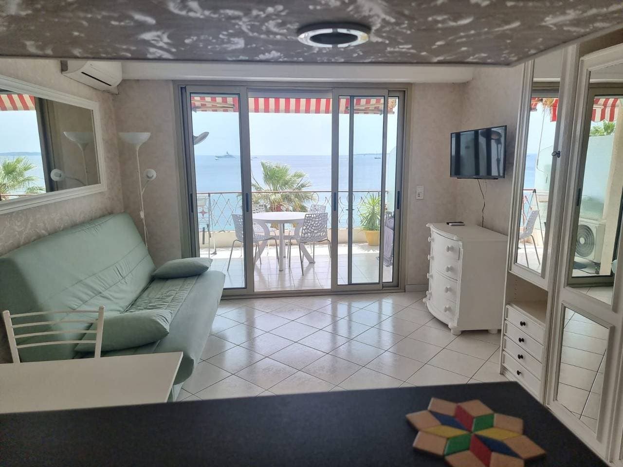 Foto 12 von 21: Studio-Apartment mit Blick auf das Wasser