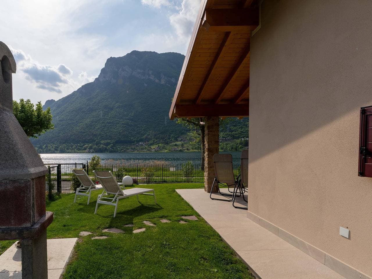 Villa am Idrosee mit Bergblick 1