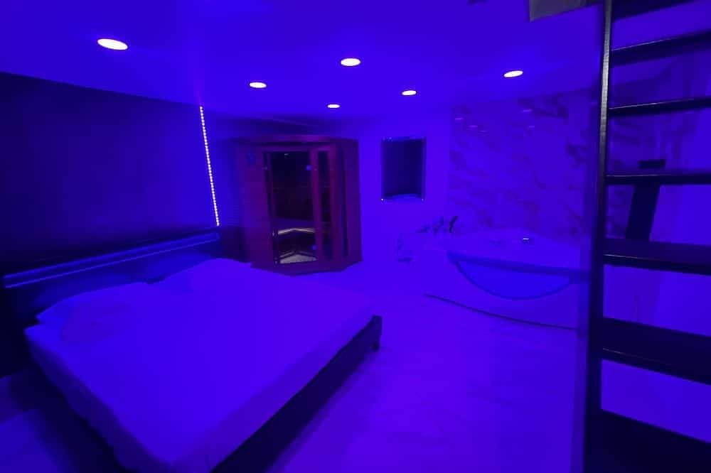 Foto 3 von 13: Maison Appartement Triplex Avec Jacuzzi et Sauna