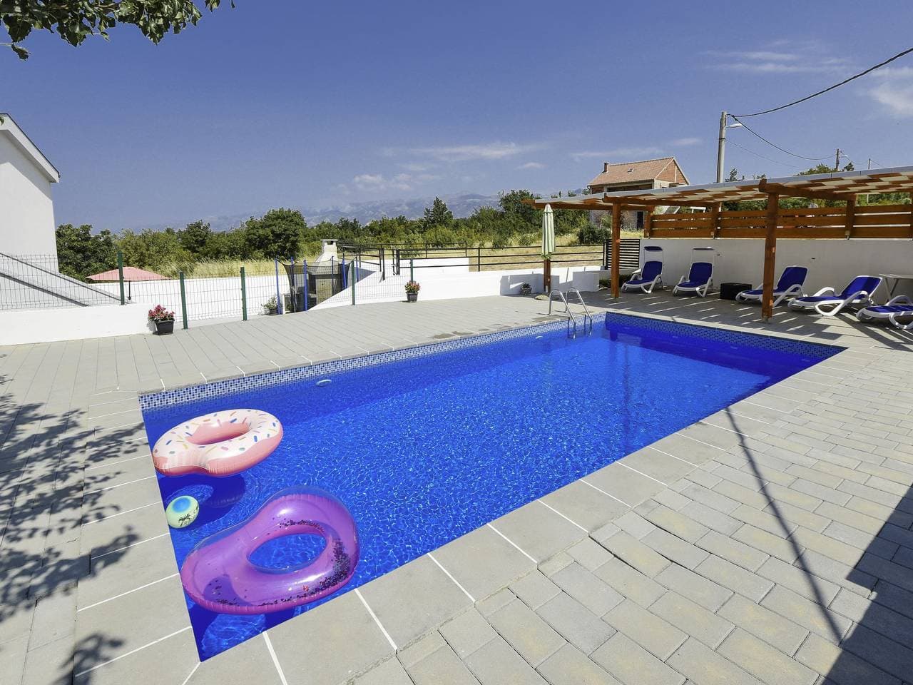 Ribnica 15 km von Novigrad: Zweifamilienhaus Nina 1