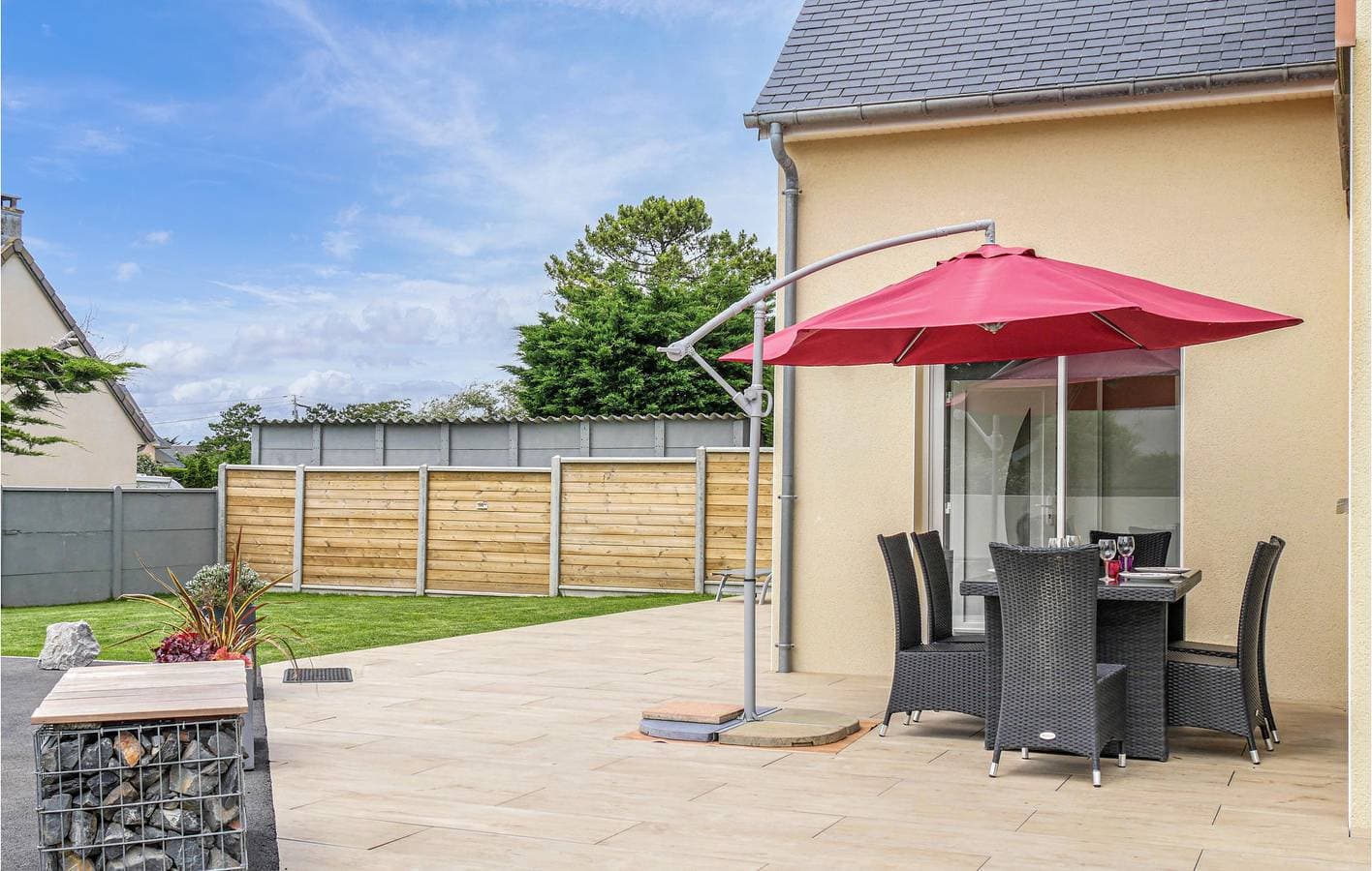 Foto 9 von 36: Juwel am Strand: 160qm mit TV, Parkplatz, Geschirrspüler, Garten und WiFi