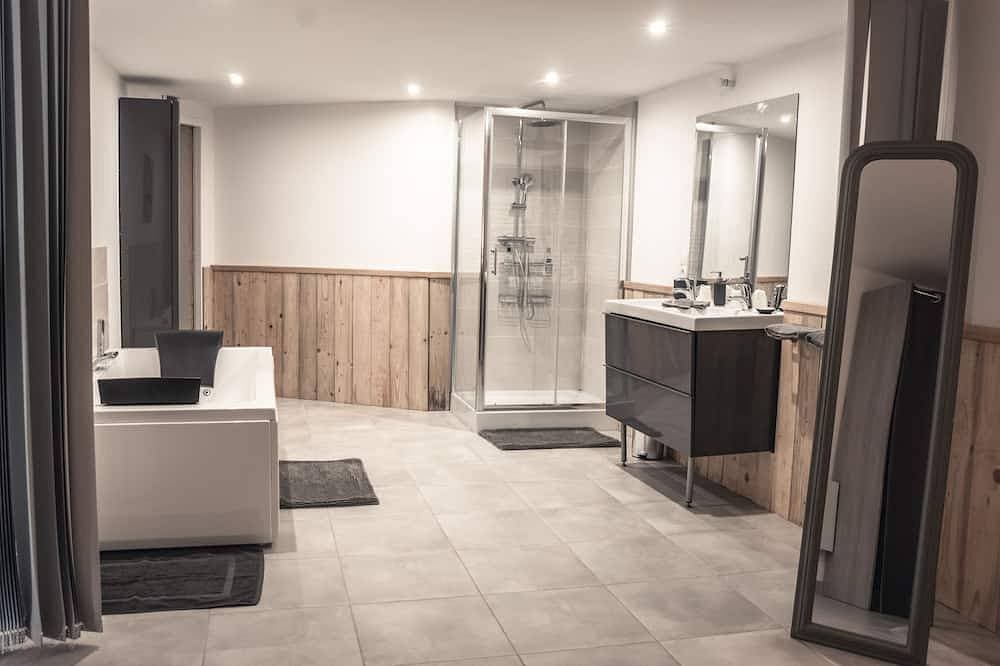 Foto 5 von 23: Cocooning Cottage mit Balnéo 2 Plätze, privatem Pool und Holzterrasse