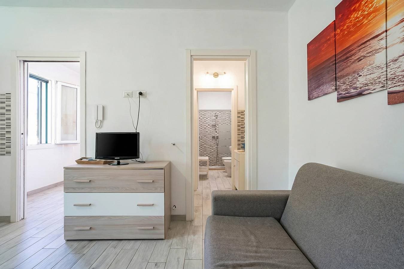 Foto 8 von 19: Casa Graziano 2 with Balcony Near Sandy Beach