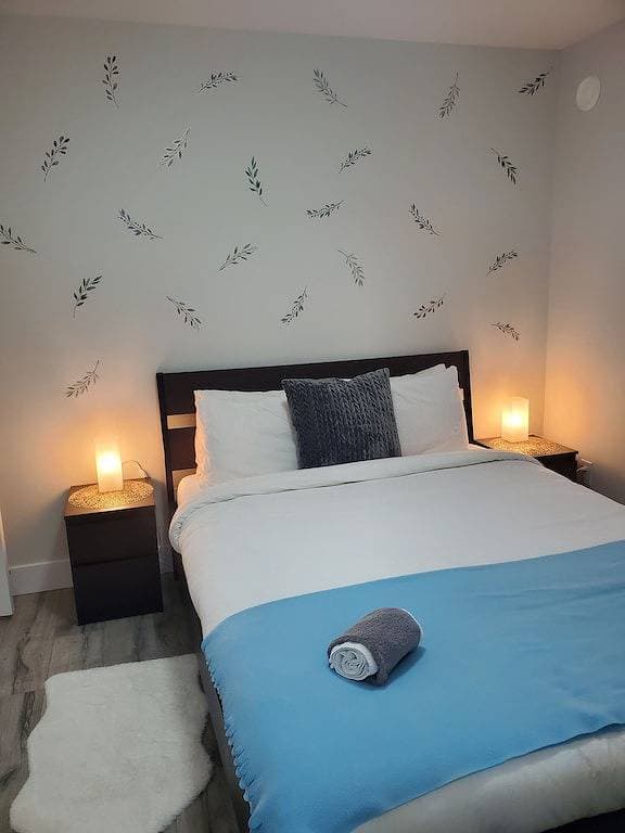 Foto 7 von 23: Lux Modern 2bd Radiant Suite+Free Parking