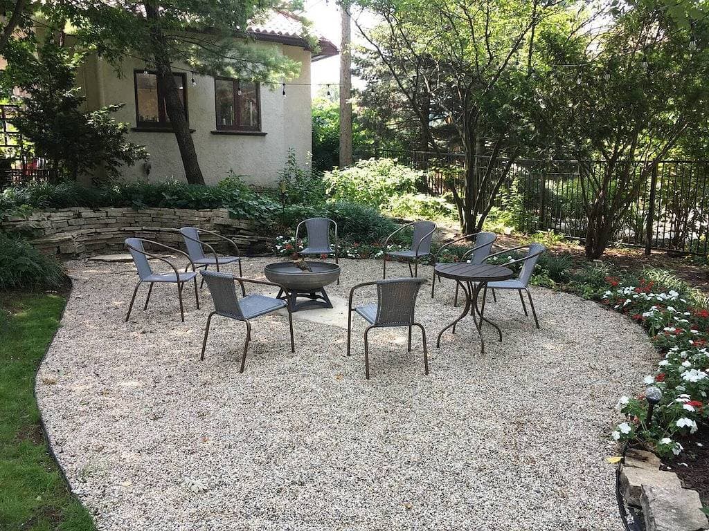 Sunny Coach House in Historic Oak Park 1