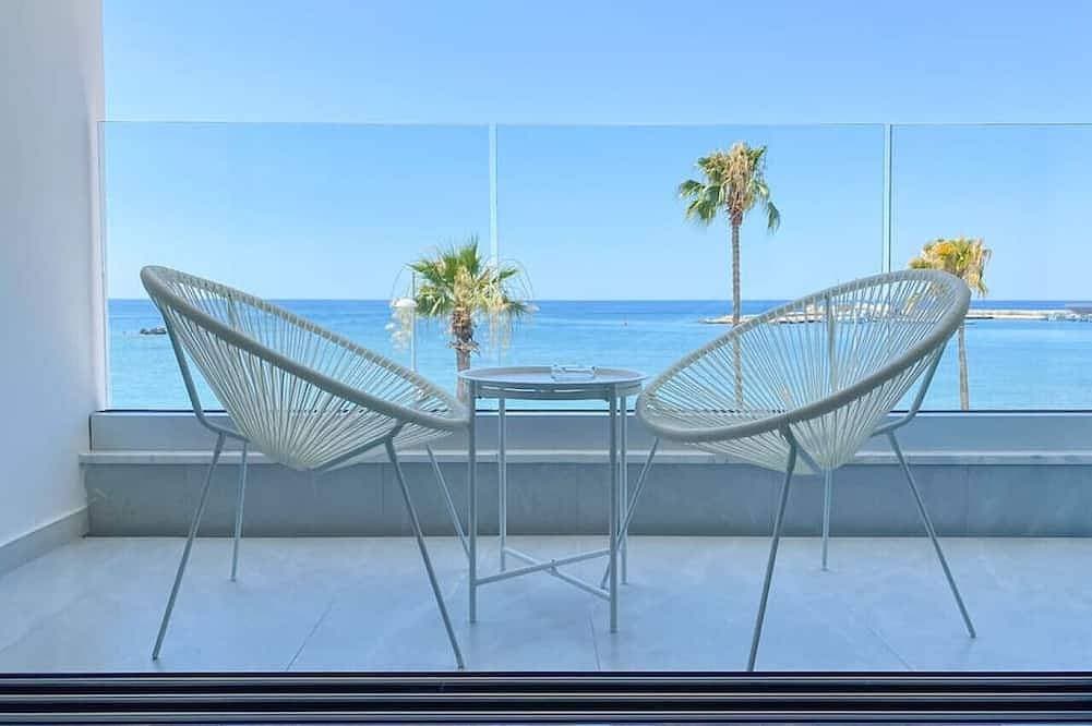Phaedrus Living: Marina Sea View Flat 214 Emerald 1
