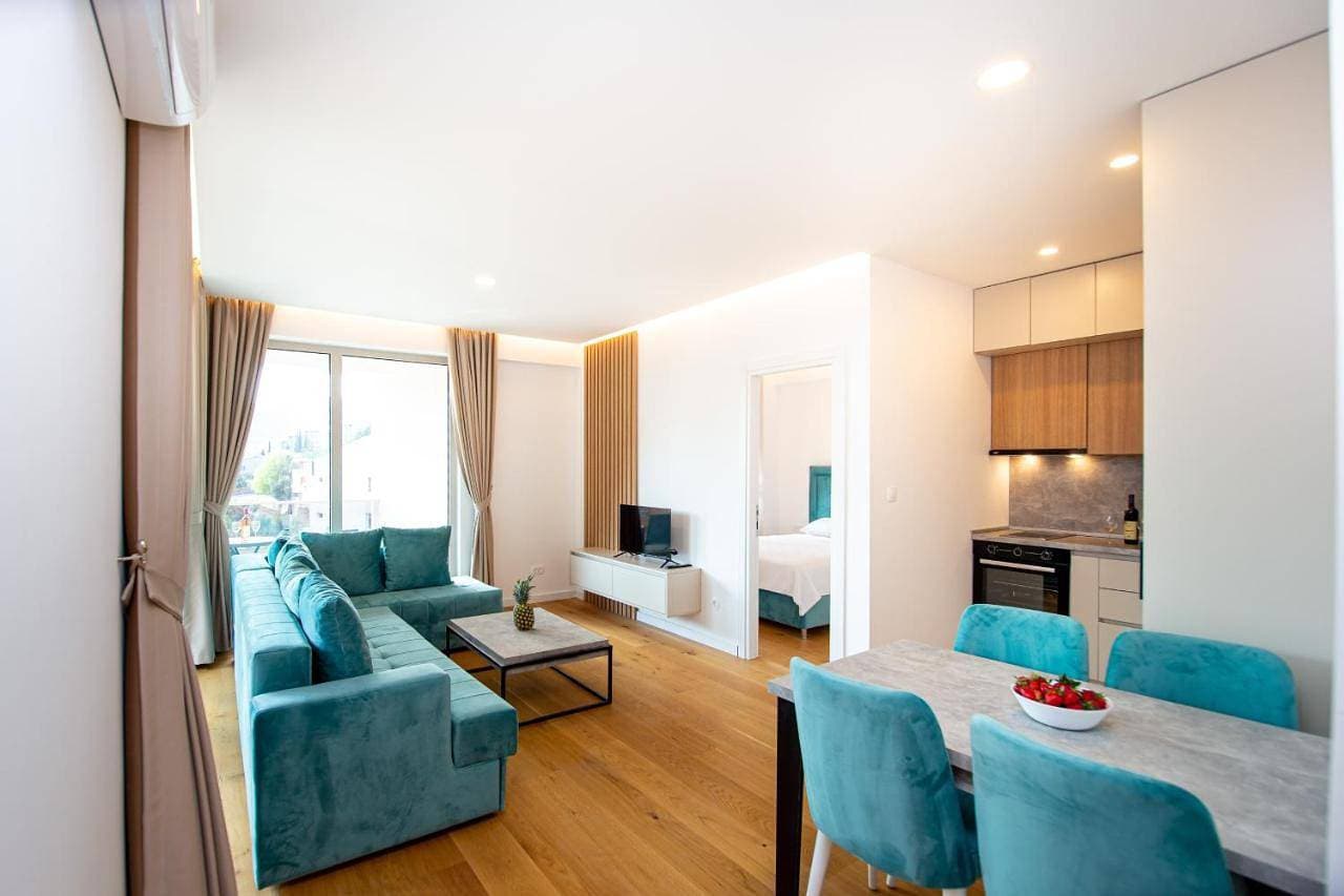 Aura Tower Aparments by In Property 1