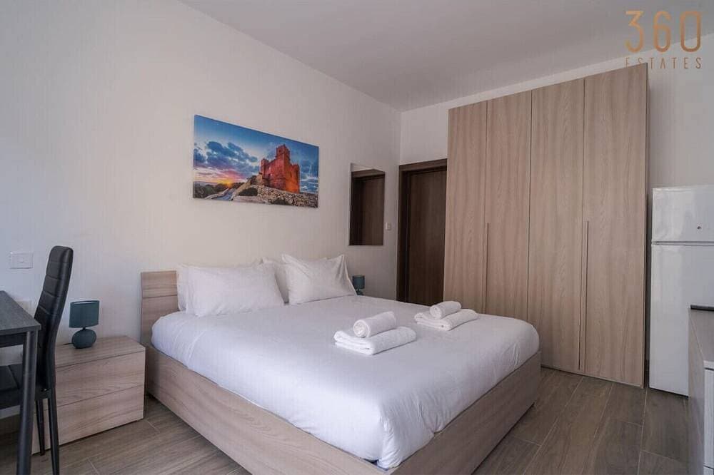 Foto 5 von 25: Studio home with WIFI & AC just steps to Seafront