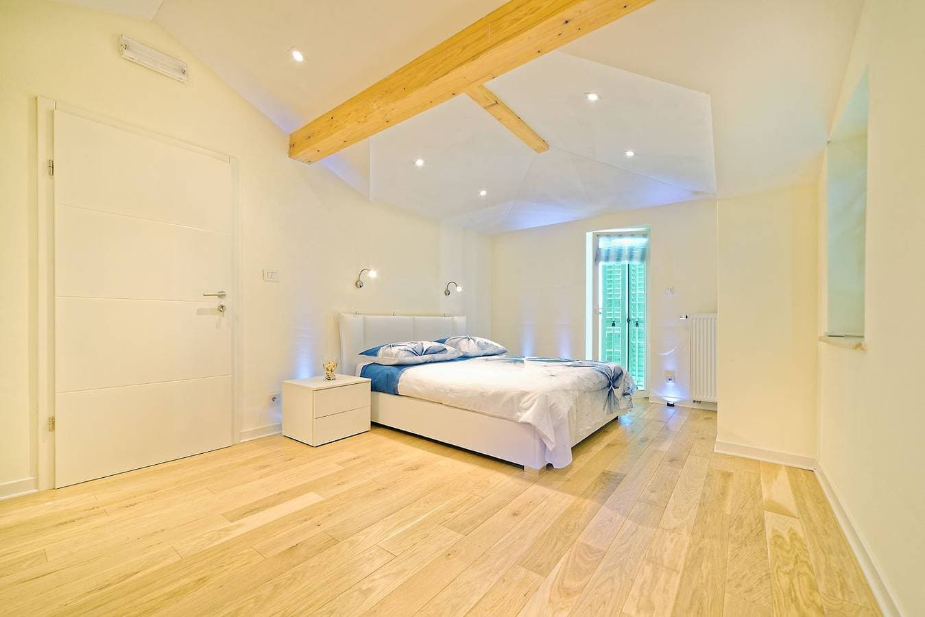 Foto 12 von 21: Atemberaubende Villa mit Infinity-Pool, Blick auf Motovun, Billard, Tischtennis, BBQ