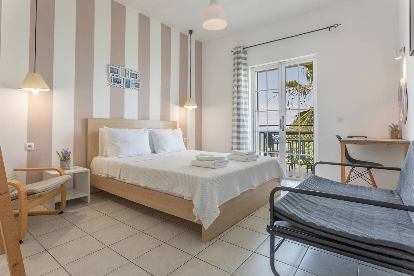 Foto 10 von 34: Ferienwohnung 'Bel Momento - Familienzimmer' mit Meerblick, Wi-Fi und Klimaanlage