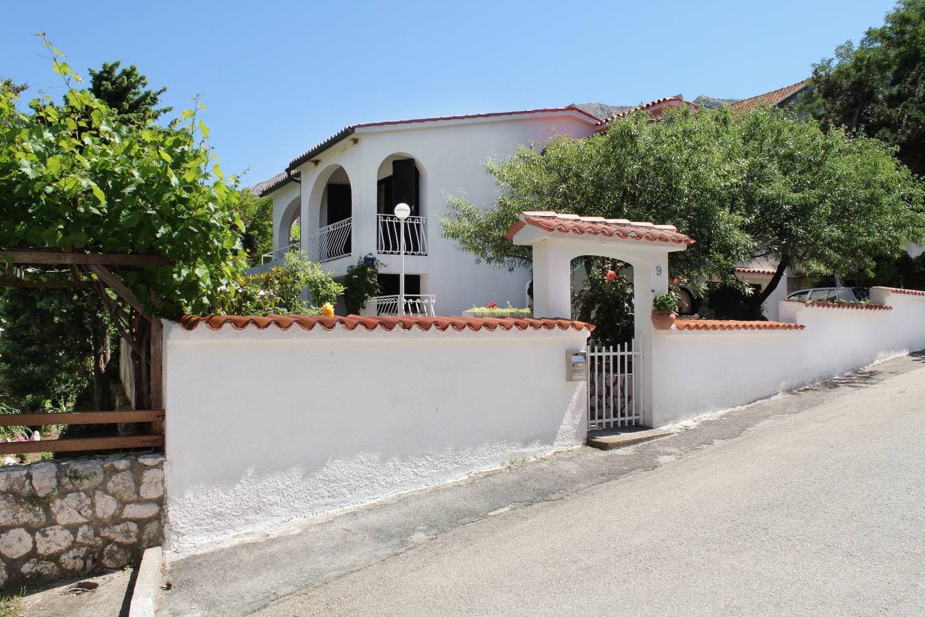 Foto 4 von 43: 2-Zimmer-Ferienwohnung mit Terrasse und Meerblick Baska, Krk -a