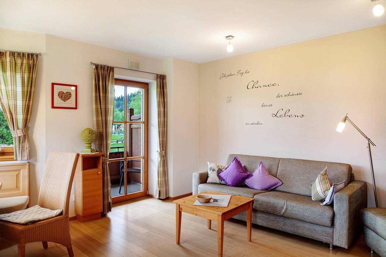 Foto 6 von 24: Ferienwohnung 'Landhaus Bergkulisse' mit Bergblick, Gemeinschaftsterrasse und WLAN