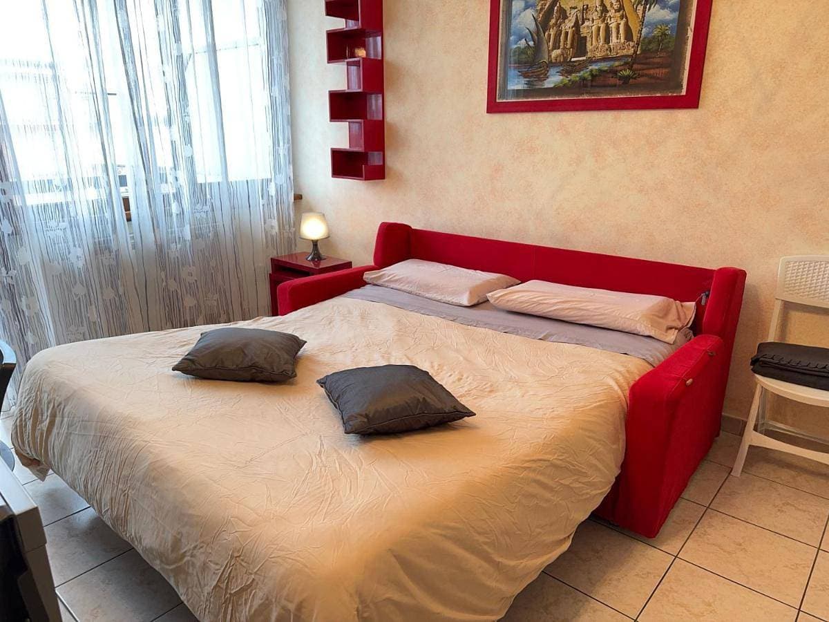 Foto 3 von 24: One-Bedroom Apartment with Balcony and City View