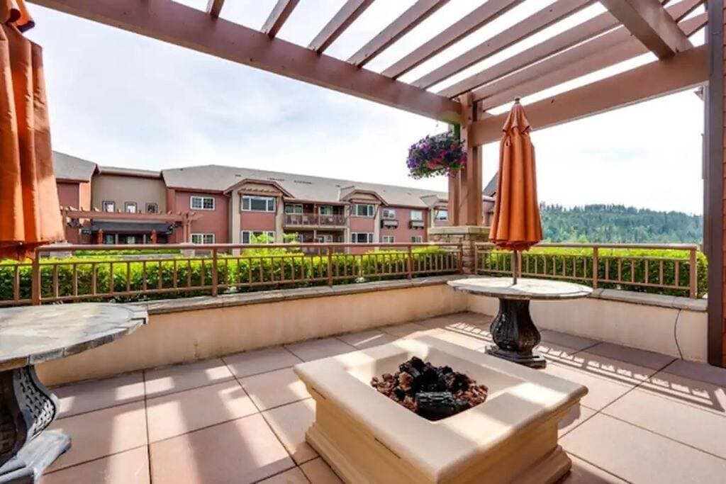 Foto 10 von 28: Riverstone Condo by Lake Cda~King Bed, Walk to Shops & Dining, Close to Downtown